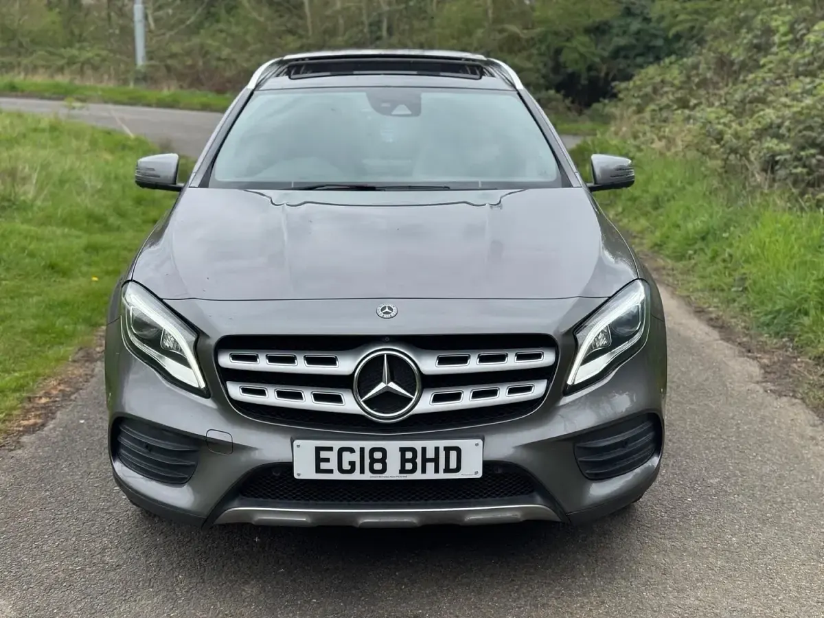 Usado Mercedes GLA250 AMG Line Premium Plus 211 HP (155 kW) 2018 Cinzento SUV