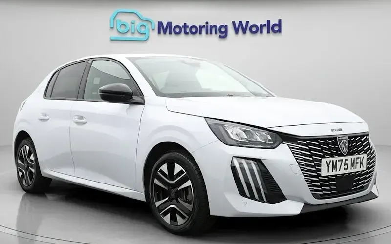 Used Peugeot 208 Allure 101 HP (74 kW) 2025 Hatchback