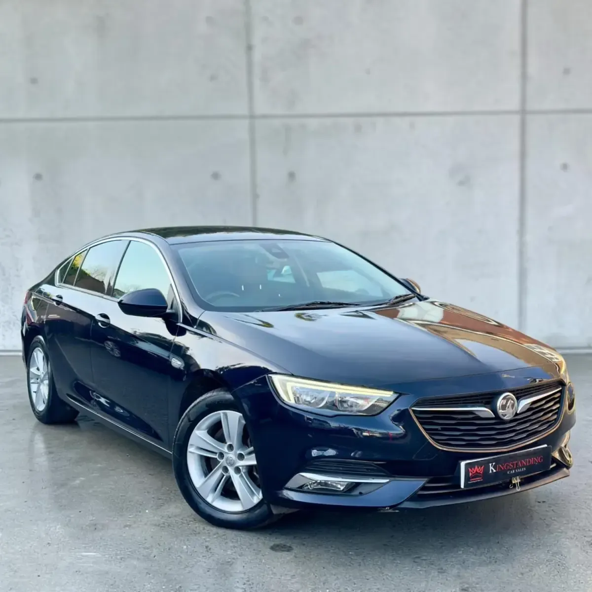 Second-hand Vauxhall Insignia SRi 136 CP (100 kW) 2018 Albastru Hatchback