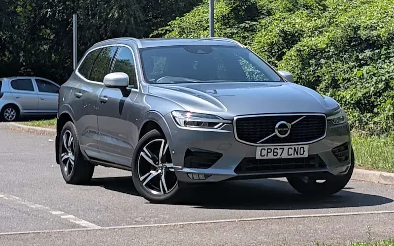 Used Volvo XC60 R-Design 190 HP (139 kW) 2019 SUV