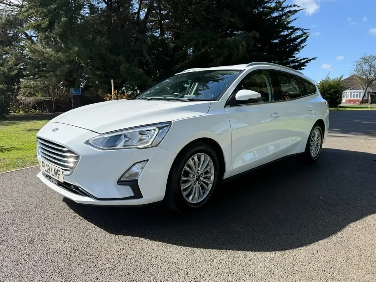 Gebraucht Ford Focus Titanium 120 PS (88 kW) 2019 Weiß Kombi