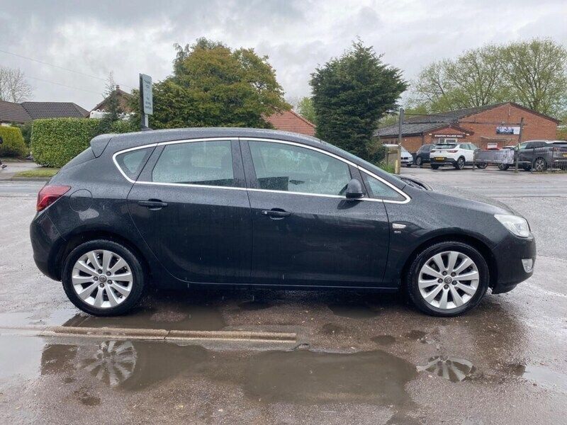 Black Used 2012 Vauxhall Astra Hatchback | £2,999 (Expensive) - Image 1/4