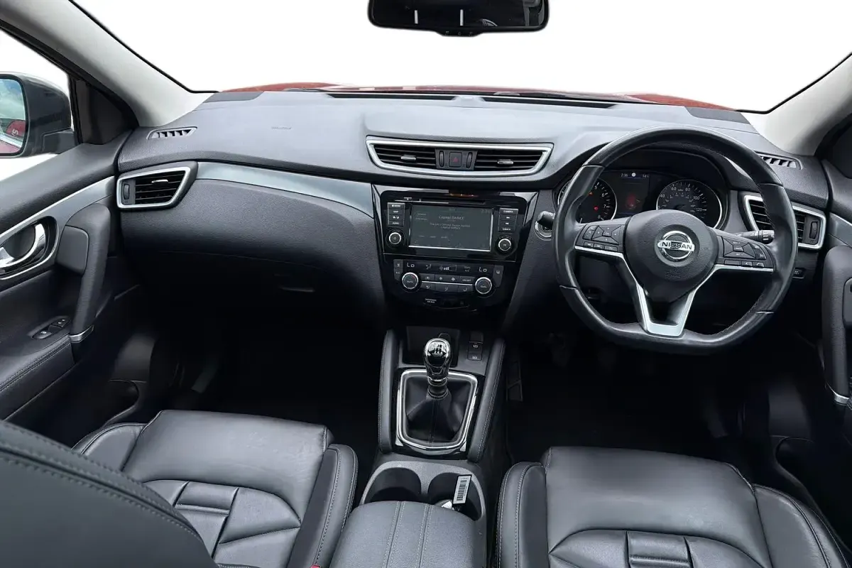 Used Nissan Qashqai N-Motion 140 HP (102 kW) 2021 Red SUV