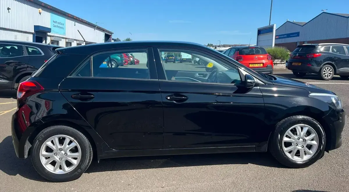 Used Hyundai i20 SE 84 HP (61 kW) 2016 Black Hatchback