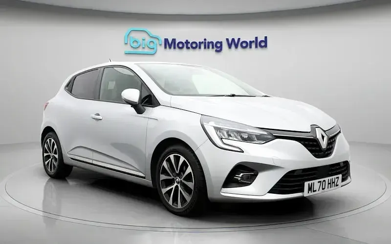 Used Renault Clio Iconic 101 HP (74 kW) 2020 Silver Hatchback