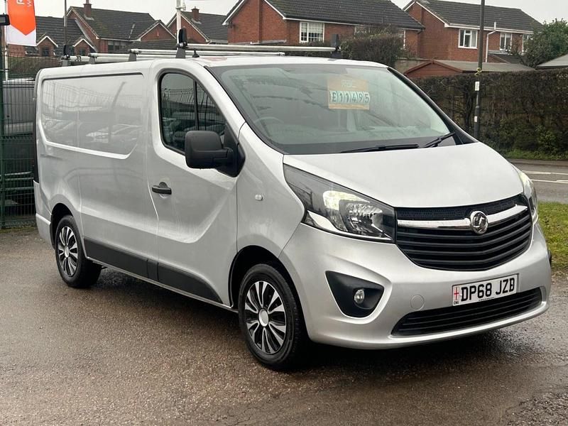 Usado Vauxhall Vivaro Sportive 120 HP (88 kW) 2018 Prateado Monovolume