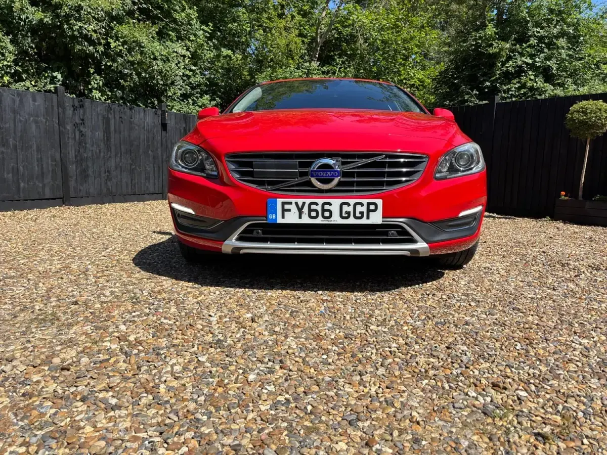 Used Volvo V60 SE Lux 190 HP (139 kW) 2016 Red Estate