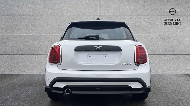 Used Mini Cooper Classic 134 HP (98 kW) 2024 White Hatchback