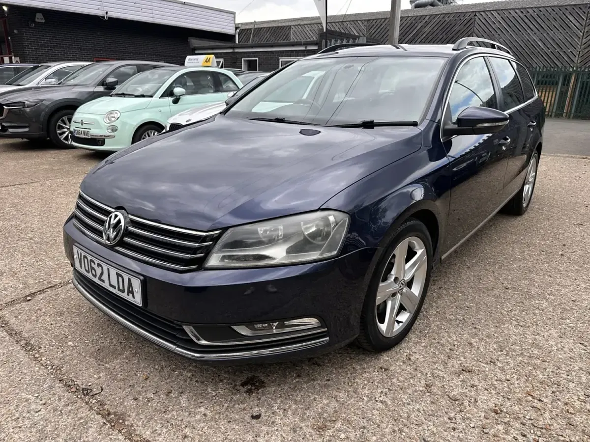 Begagnad VW Passat SE 140 HK (102 kW) 2012 Blå Kombi