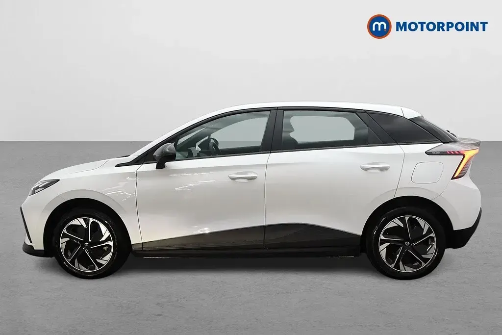 Used MG MG4 EV SE 319 kW (435 HP) 2025 White Hatchback