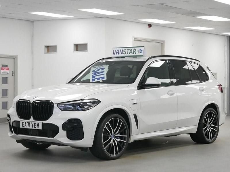 White Used 2021 BMW X5 M Sport SUV | £40,889 (Good price) - Image 1/4