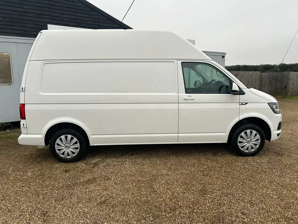 Used VW Transporter Trendline 102 HP (75 kW) 2019 White Van