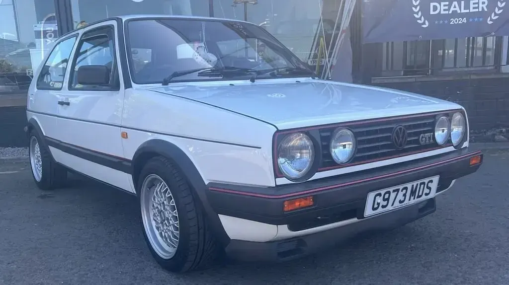 Begagnad VW Golf II 1989 Vit Halvkombi
