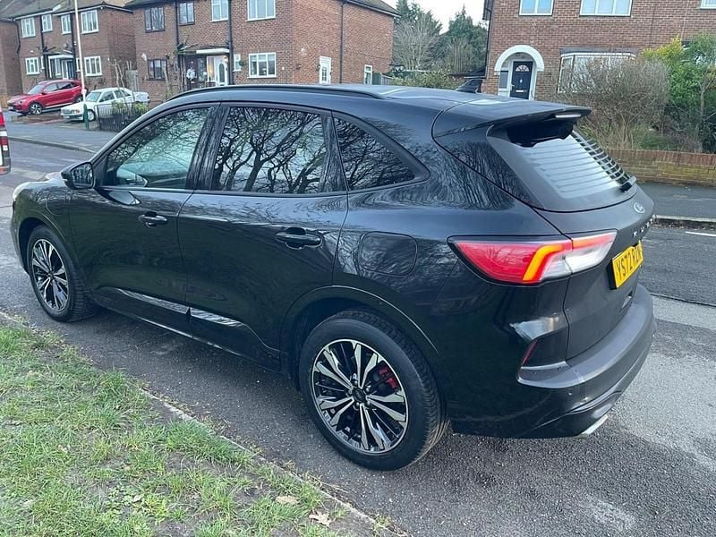 Usado Ford Kuga ST-Line X 225 HP (165 kW) 2022 Preto SUV