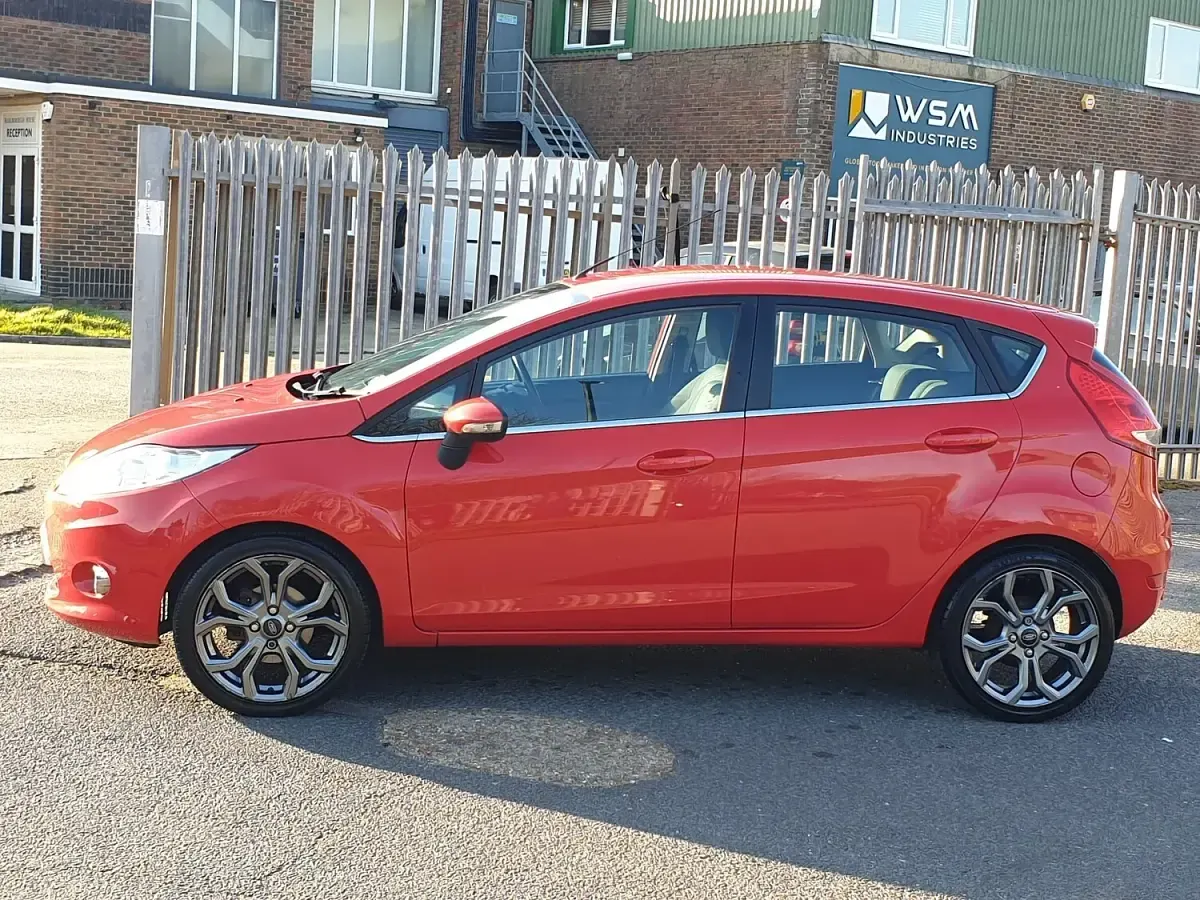 Used Ford Fiesta Zetec 96 HP (70 kW) 2011 Red Hatchback