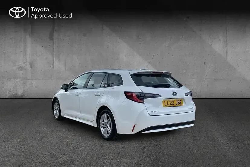 Used Toyota Corolla 120 HP (88 kW) 2022 White Estate