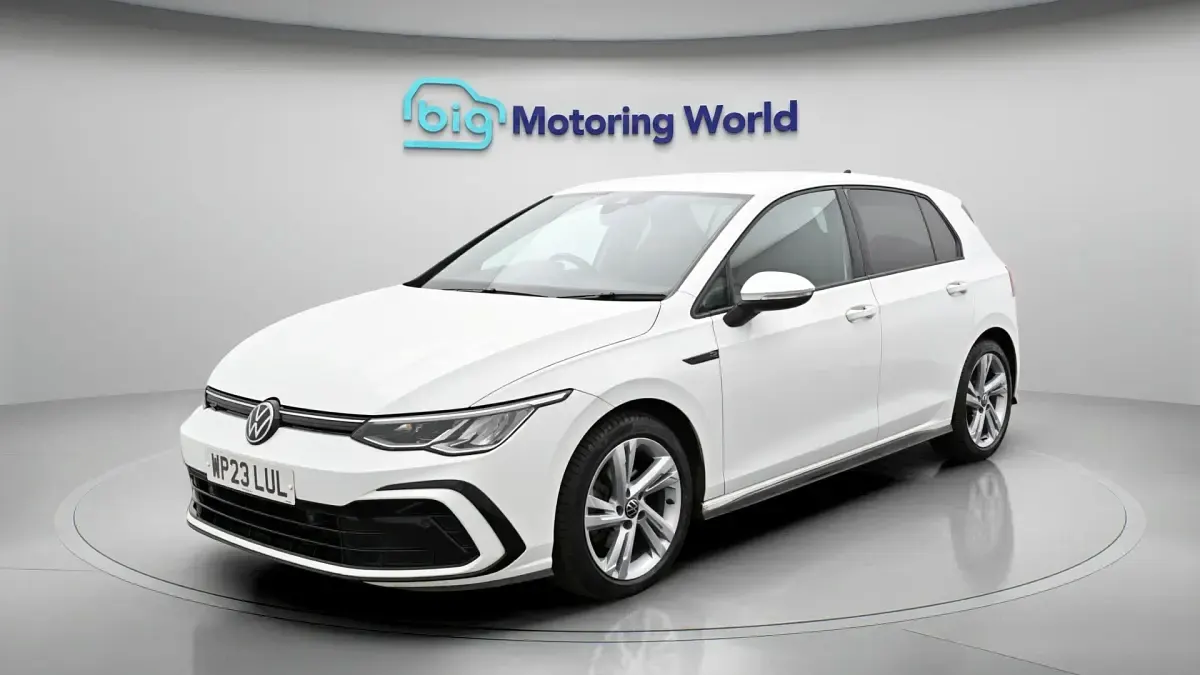 Used VW Golf VIII R-line 148 HP (108 kW) 2023