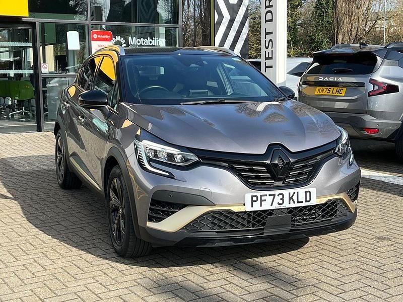 Used Renault Captur Engineered 142 HP (104 kW) 2023 Oyster grey  SUV
