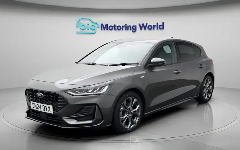 Second-hand Ford Focus ST-Line 125 CP (91 kW) 2024 Gri Hatchback