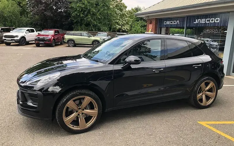 Used Porsche Macan 265 HP (194 kW) 2022 Black SUV