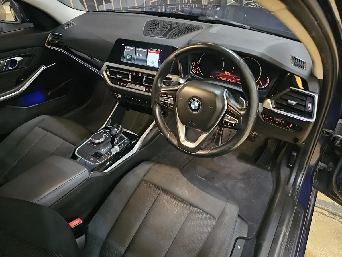 Used BMW 320 Comfort Edition 2019 Blue Sedan