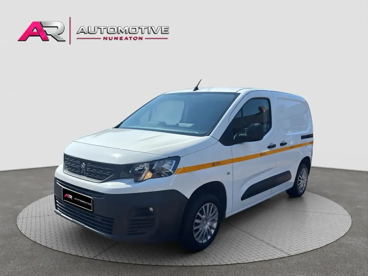 Used Peugeot Partner Premium 131 HP (96 kW) 2021 White MPV
