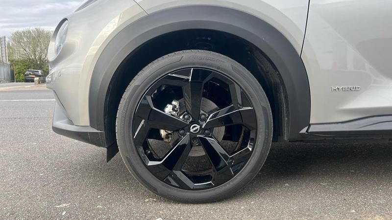 Used Nissan Juke Tekna 143 HP (105 kW) 2025 Silver SUV