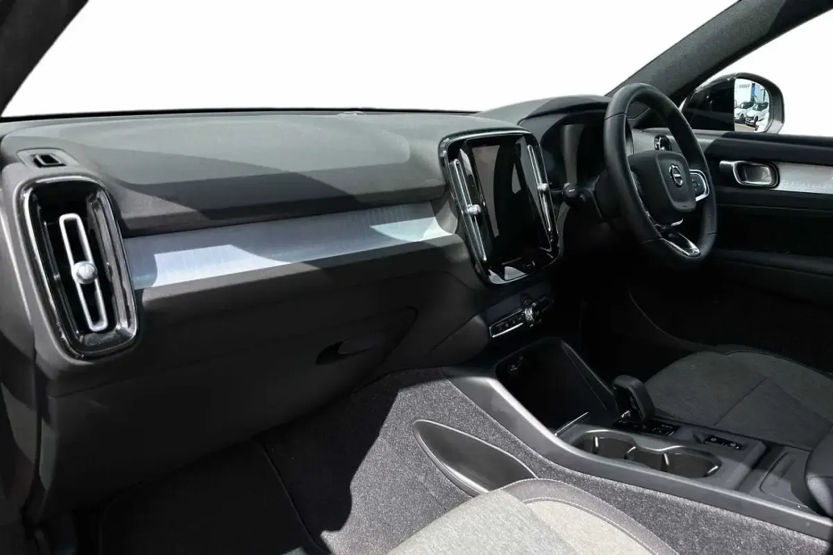 Used Volvo XC40 Core 161 HP (118 kW) 2022 Black SUV
