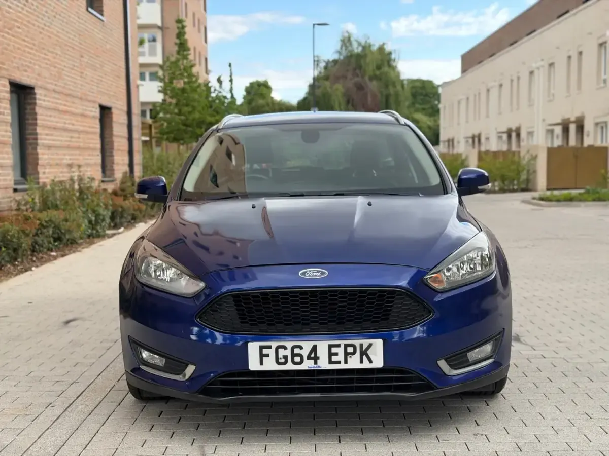 Gebraucht Ford Focus Zetec 125 PS (91 kW) 2014 Blau Kombi