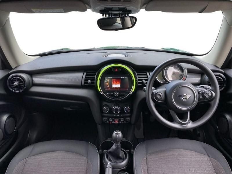 Usado Mini Cooper Classic 134 HP (98 kW) 2020 Verde Citadino