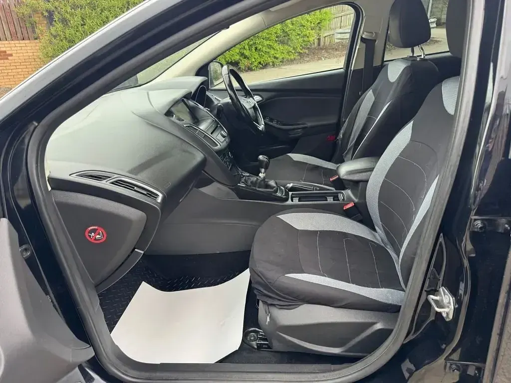 Begagnad Ford Focus Titanium 120 HK (88 kW) 2015 Svart Kombi