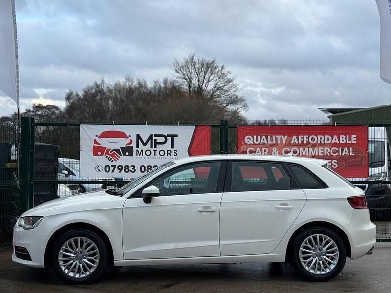 Used Audi A3 Sportback Comfort 2014 White Hatchback