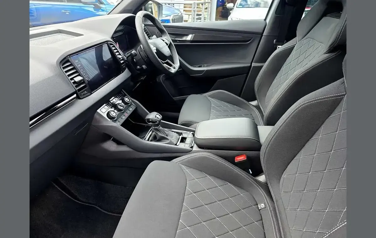 Used Skoda Karoq SportLine 190 HP (139 kW) 2025 Brilliant silver metallic SUV