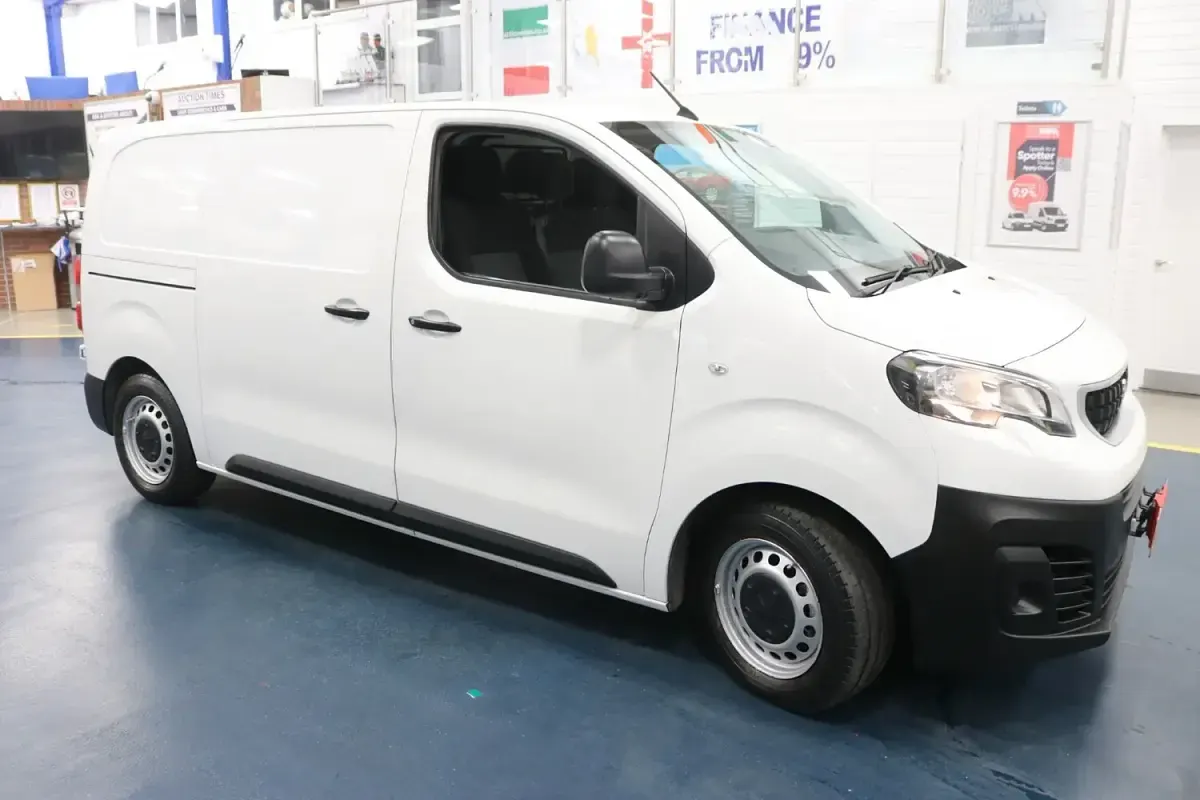 Used Peugeot Expert S 95 HP (69 kW) 2018 White Van