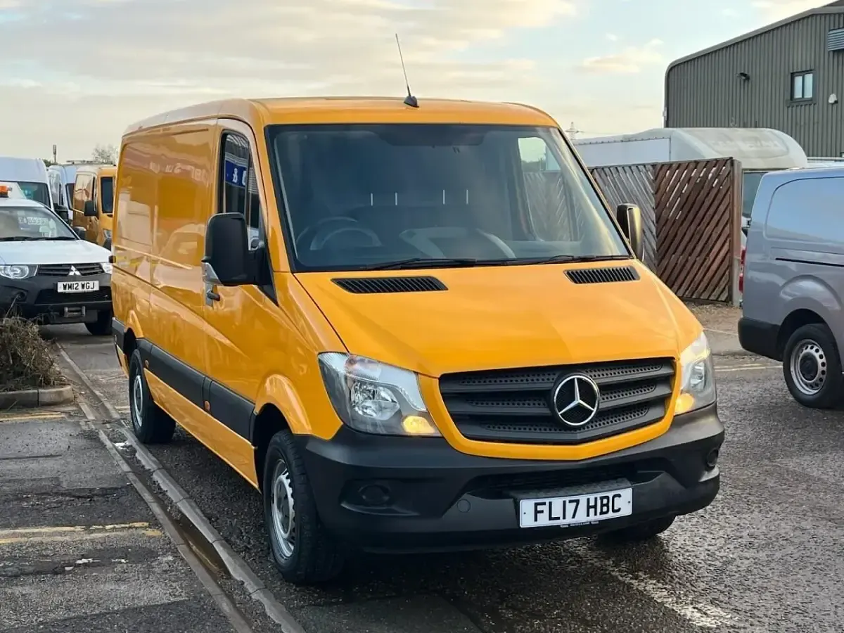 Begagnad Mercedes Sprinter 140 HK (102 kW) 2017 Gul Van