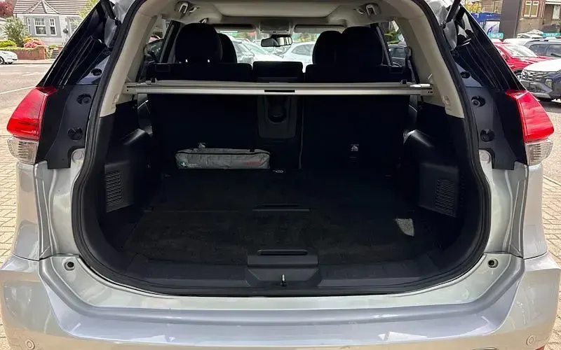 Usado Nissan X-Trail Acenta Premium 160 CV (117 kW) 2020 Plateado SUV