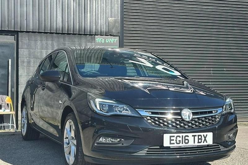 Used Vauxhall Astra SRi 105 HP (77 kW) 2016 Black Hatchback
