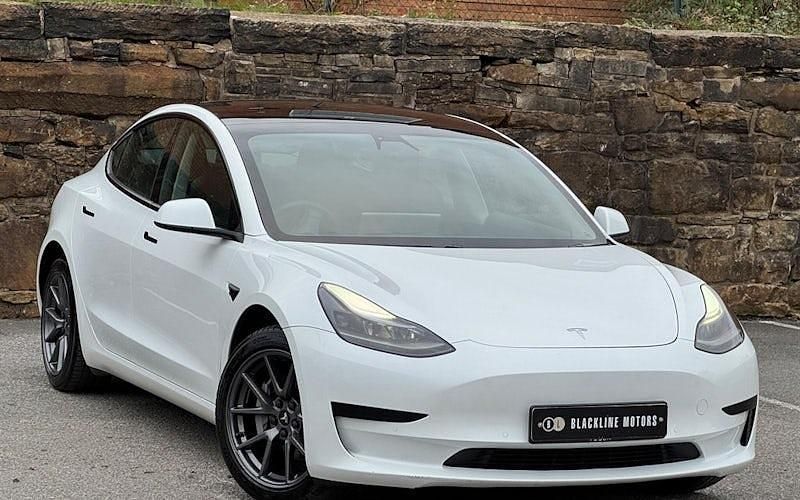 White Used 2021 Tesla Model 3 Standard Range Sedan | £15,895 (Fair price) - Image 1/4