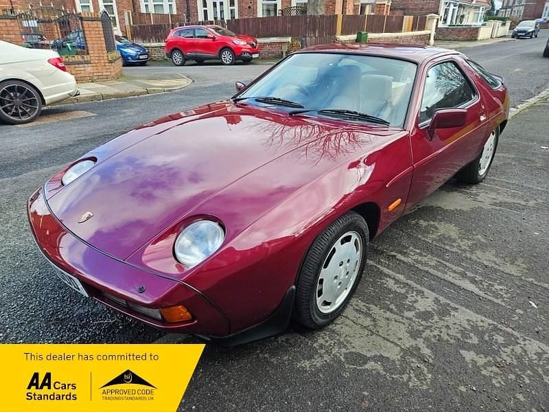 Used Porsche 928 310 HP (228 kW) 1986 Garnet red Coupe