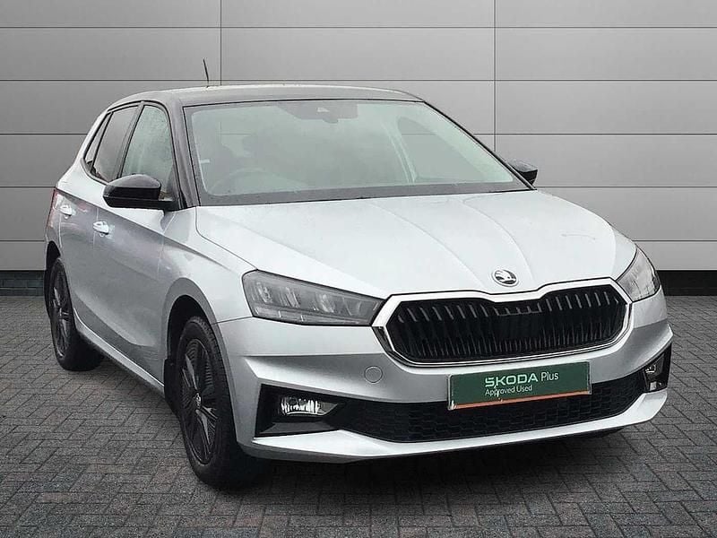 Brilliant silver metallic body / black magic pearl effect roof Used 2023 Skoda Fabia Colour Edition Hatchback | £14,999 (Fair price) - Image 1/4