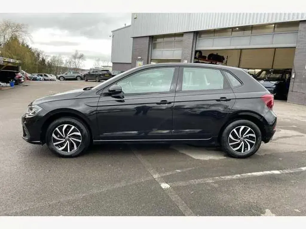 Used VW Polo Life 80 HP (58 kW) 2022 Black Hatchback