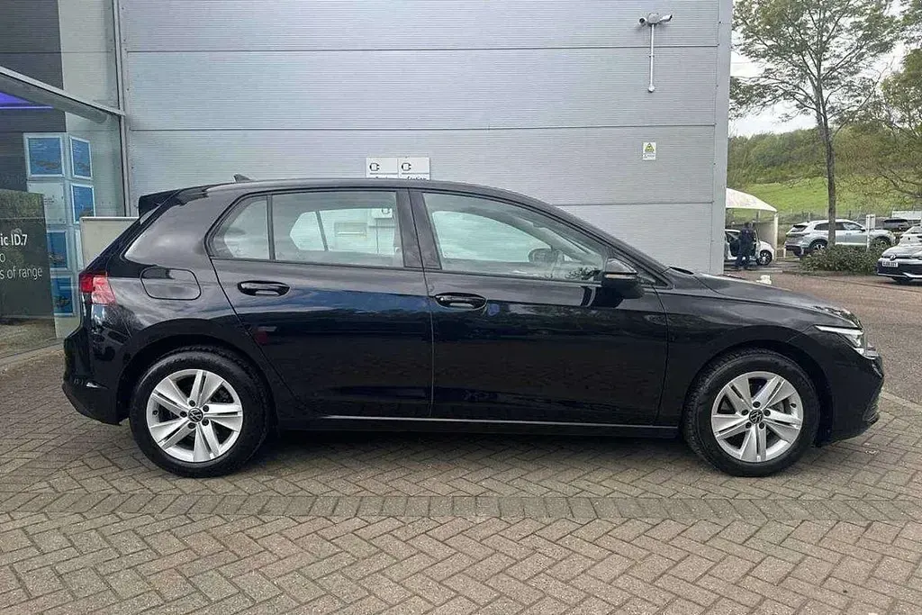 Used VW Golf VIII Life 130 HP (95 kW) 2023 Black Hatchback