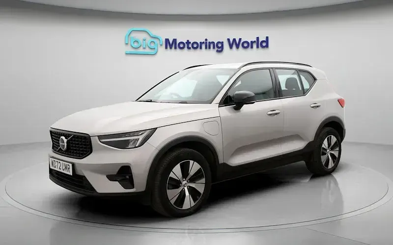 Usado Volvo XC40 Plus 211 CV (155 kW) 2023 Plateado SUV