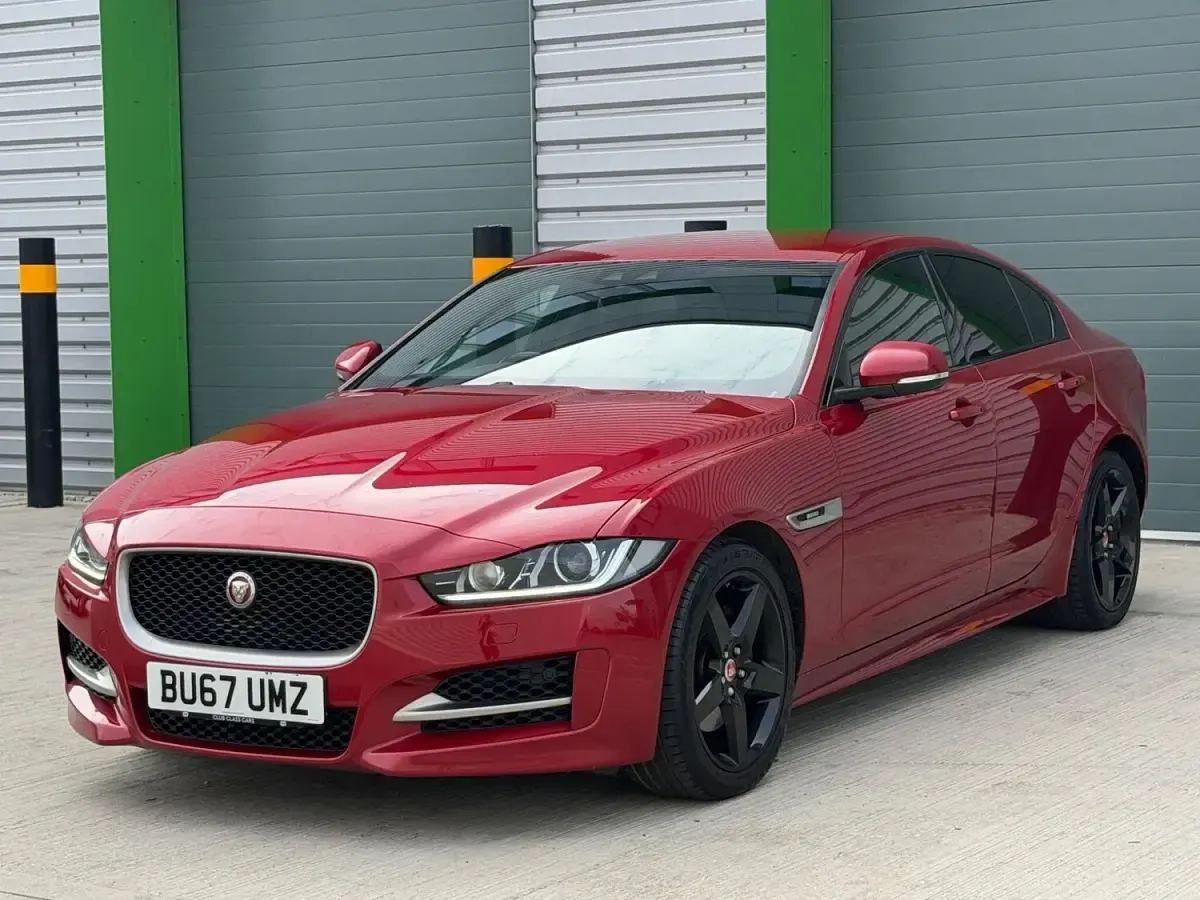 Used Jaguar XE R-Sport 180 HP (132 kW) 2017 Red Sedan