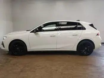 Used Vauxhall Astra 130 HP (95 kW) 2023 White Hatchback