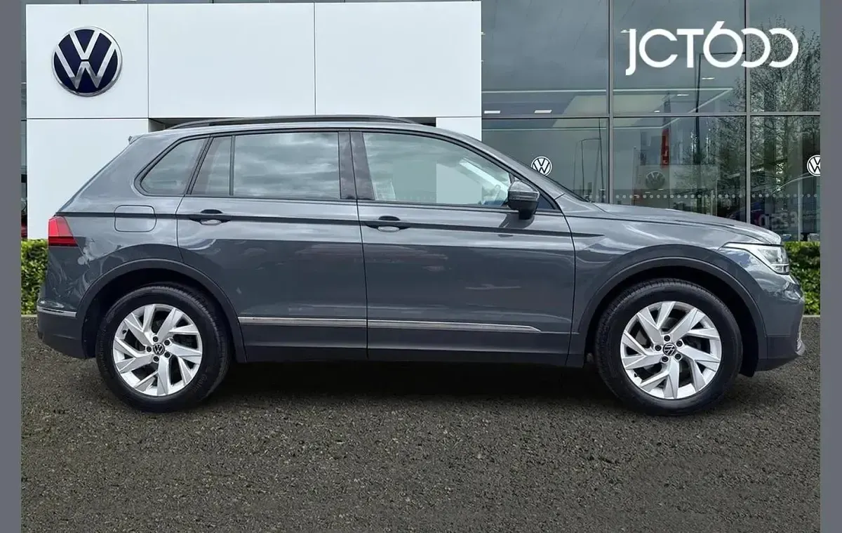 Used VW Tiguan Life 130 HP (95 kW) 2022 Grey SUV
