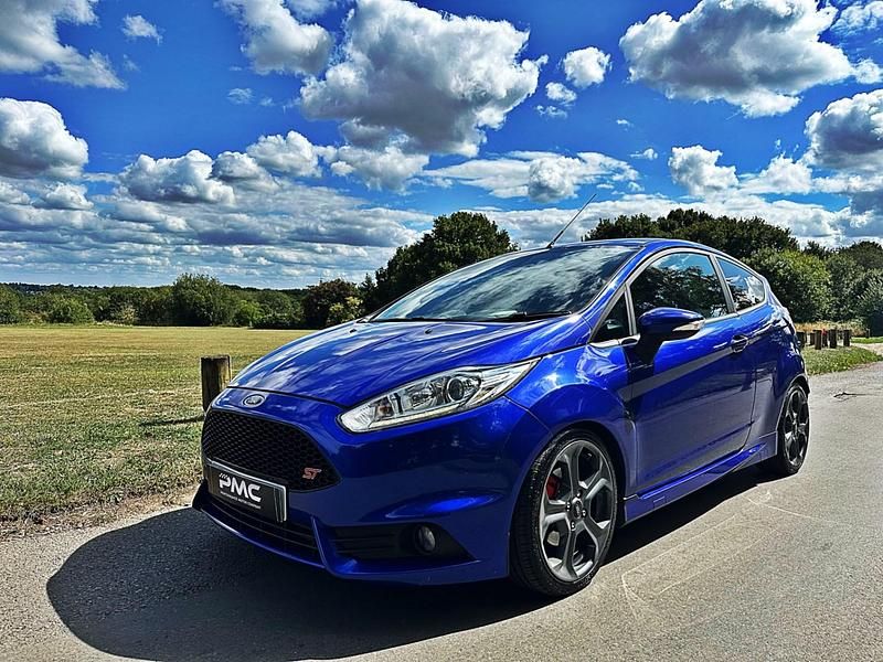 Używany Ford Fiesta ST 2016 Niebieski Hatchback
