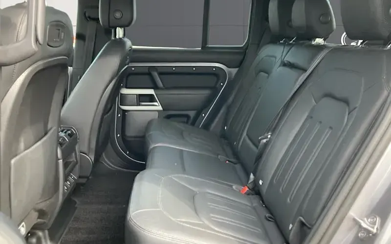 Second-hand Land Rover Defender HSE 300 CP (220 kW) 2024 SUV