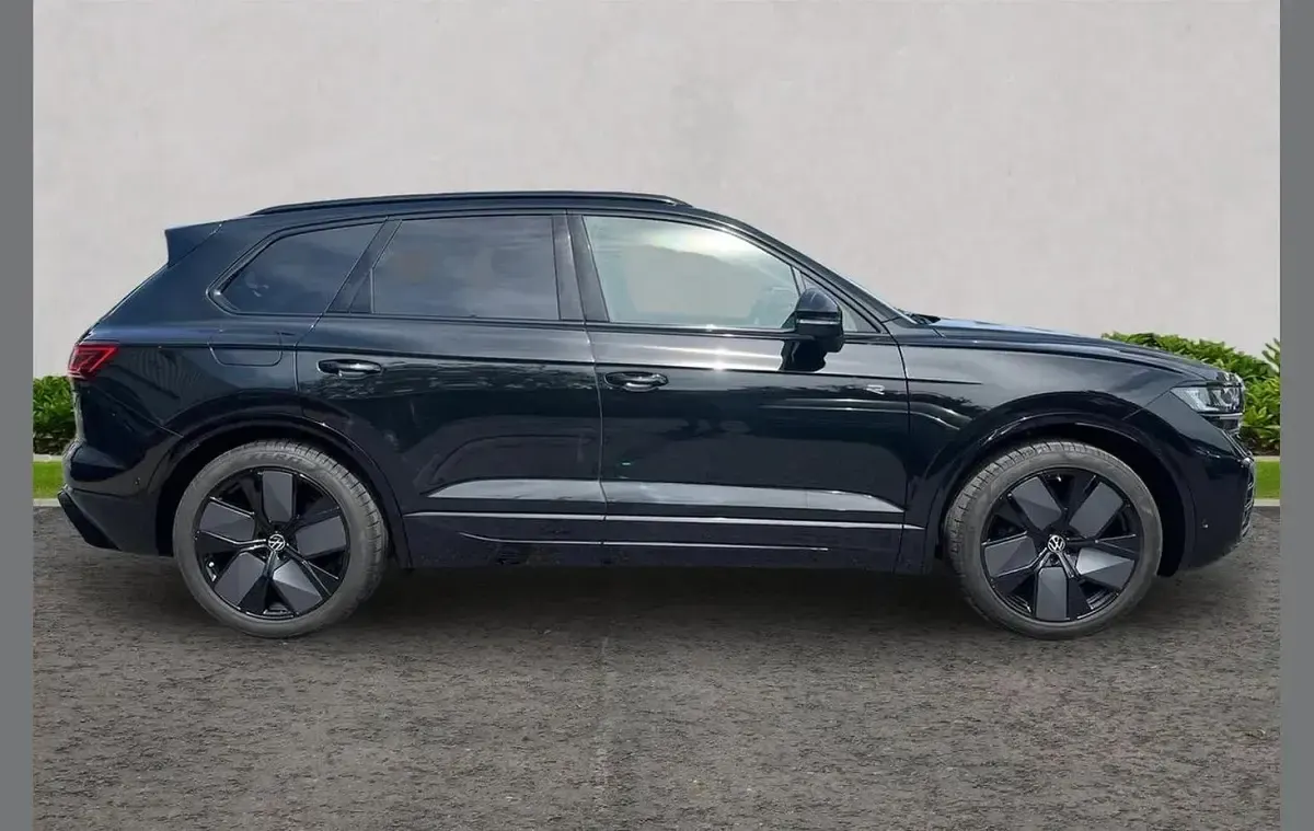 Used VW Touareg Black Edition 281 HP (206 kW) 2025 Black SUV