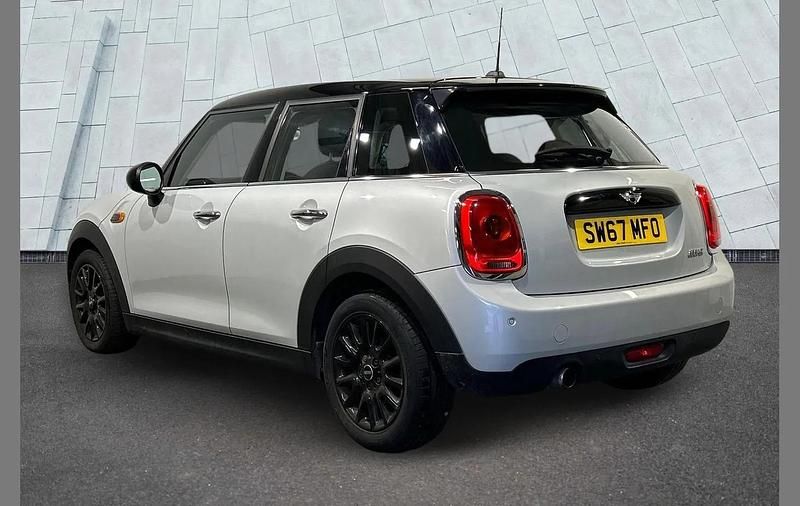 Used Mini Cooper Hatch 134 HP (98 kW) 2017 Silver Hatchback